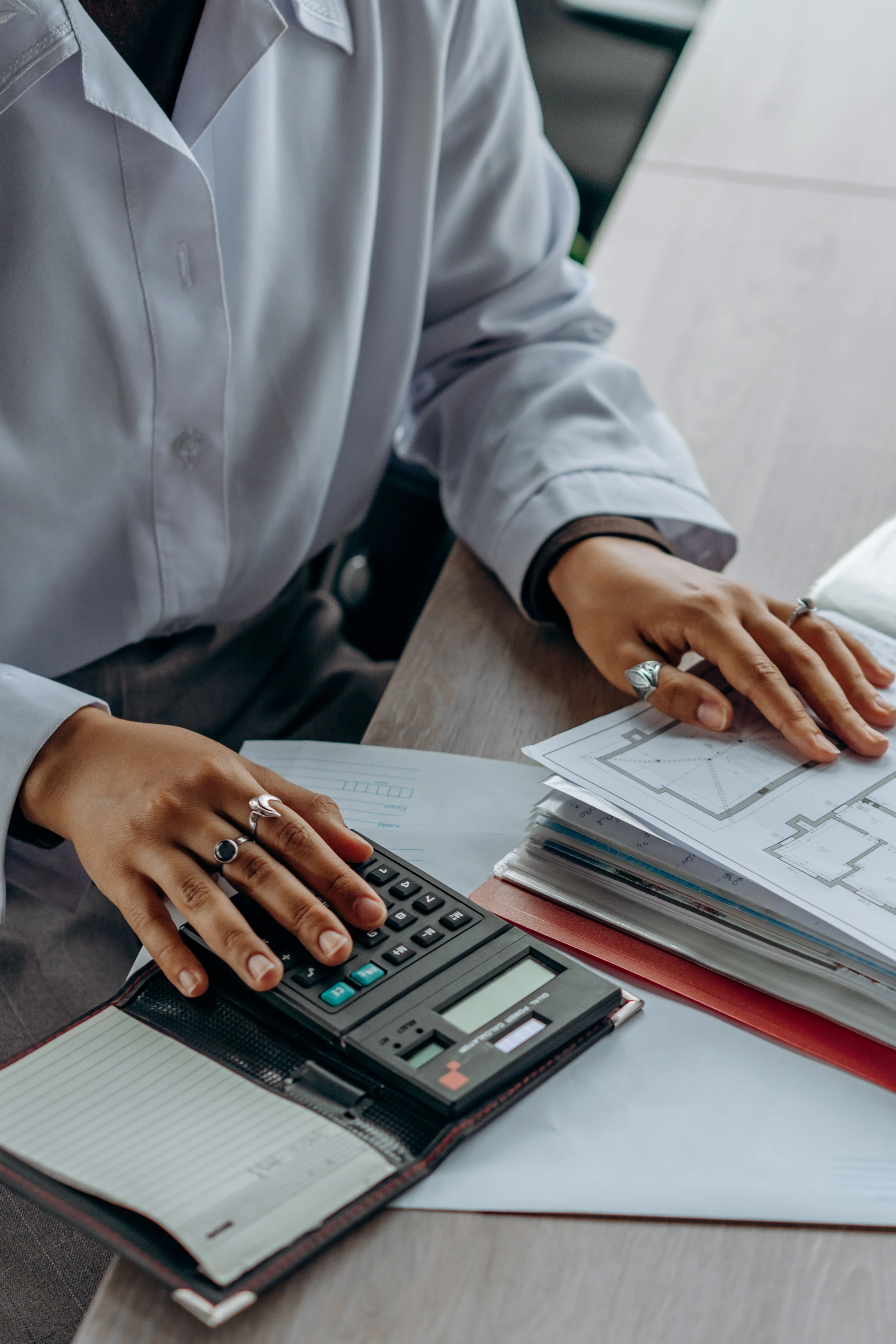 Calculatrice et documents utilis&eacute;s pour pr&eacute;parer une demande de prime d&rsquo;activit&eacute; en tant qu&rsquo;entrepreneur